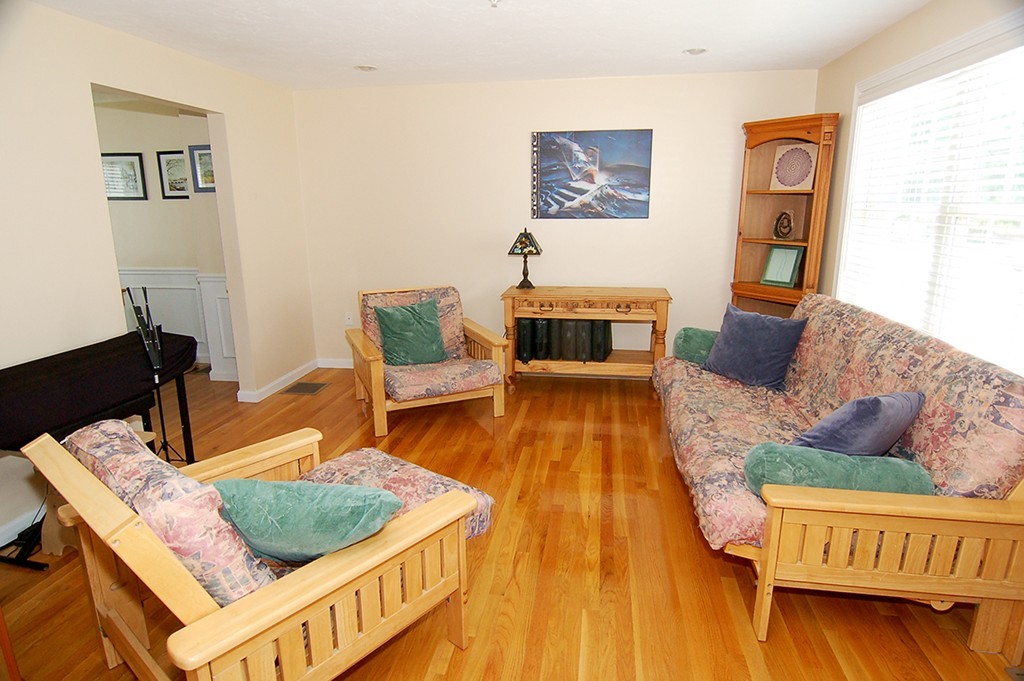 1005 Trapelo Road, Unit 5 Waltham, MA 02452 - Photo 4 of 10