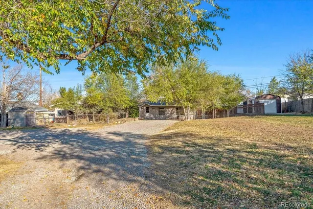 a view of outdoor space yard and green space
