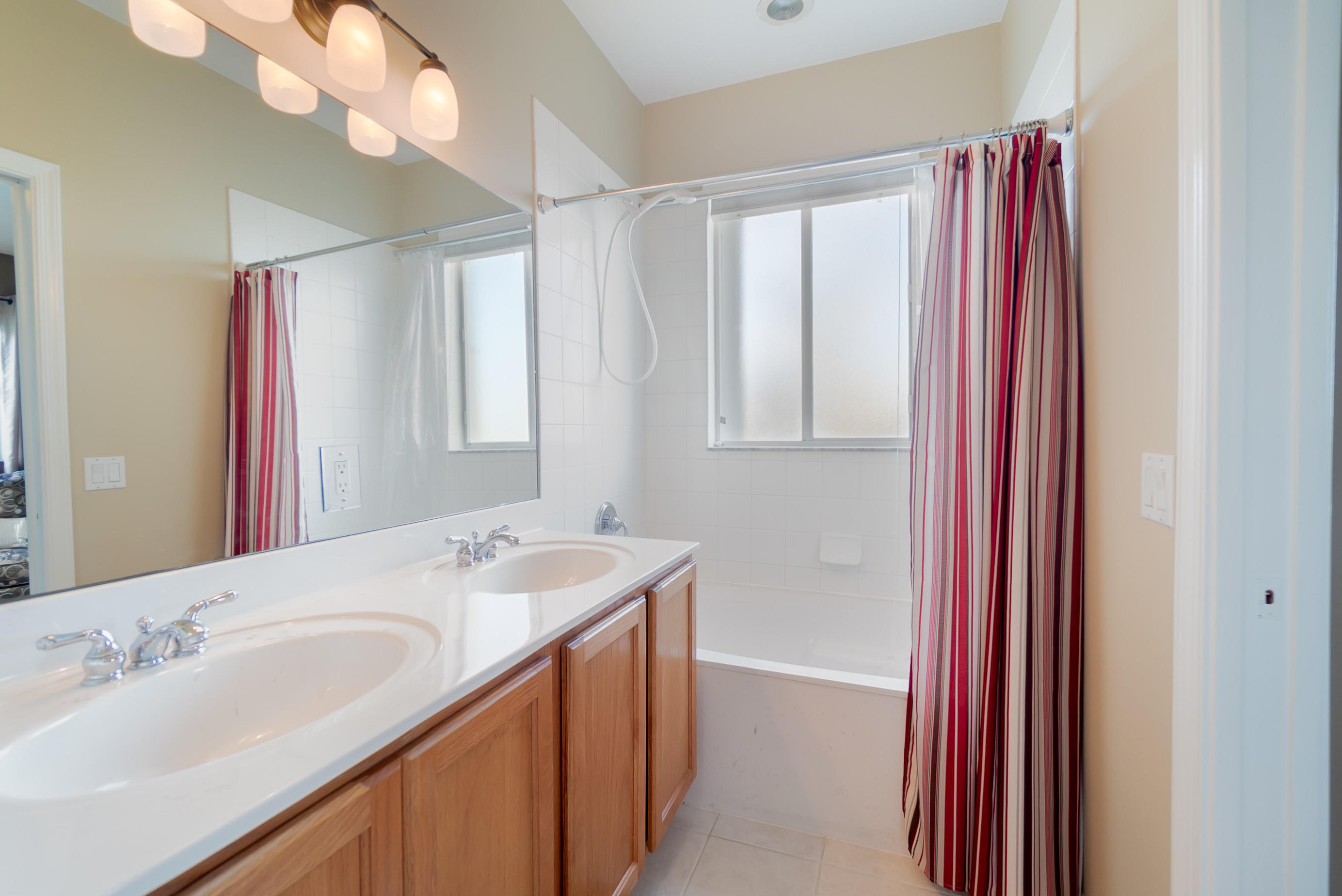 3170 Laurel Ridge Circle Riviera Beach, FL 33404 - Photo 15 of 27 15. First Bathroom 2