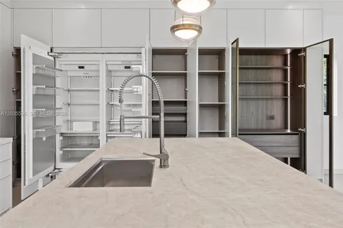 $6,995,000 | 5262 La Gorce Drive, Miami Beach, FL 33140