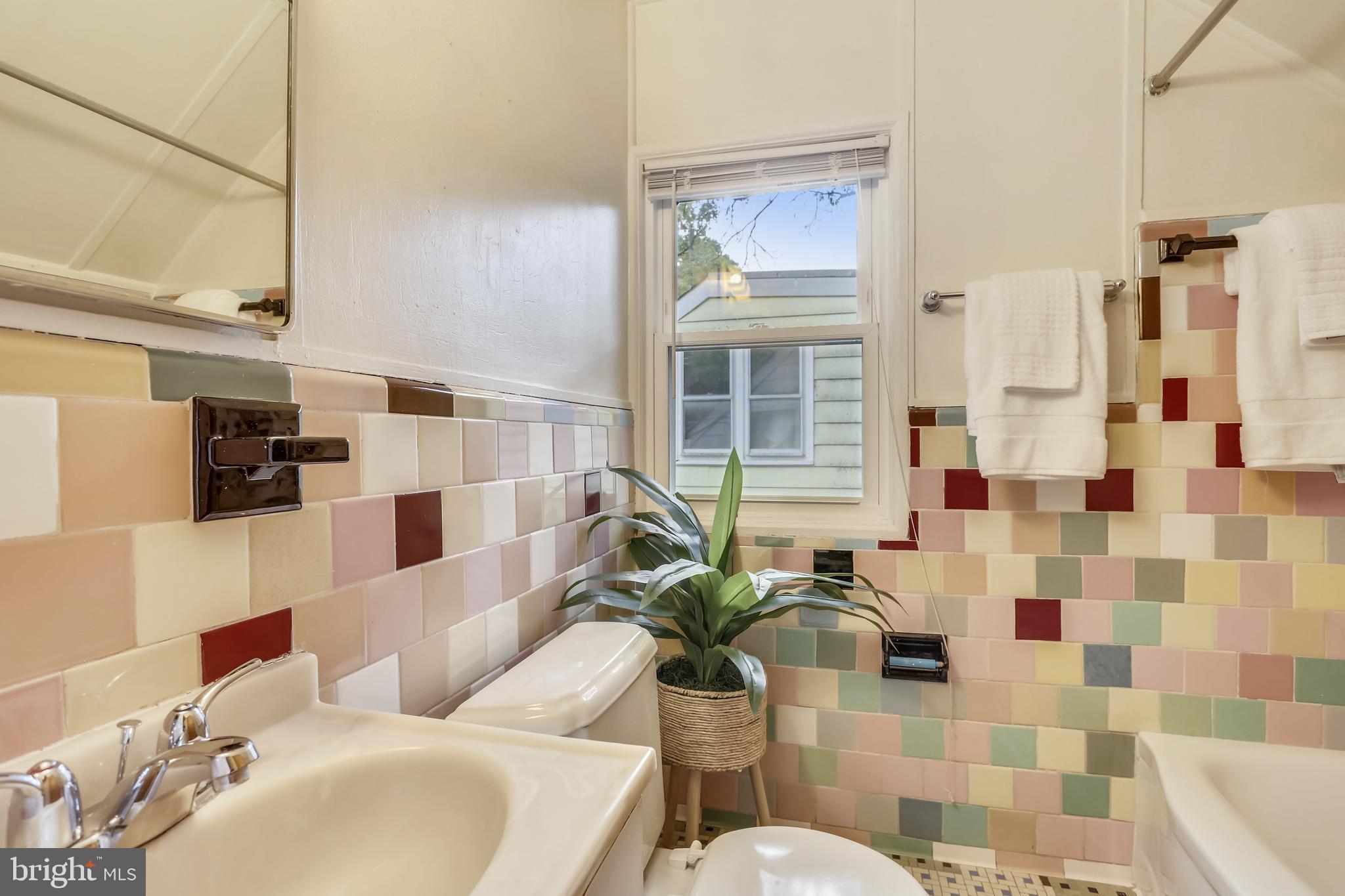 407 Thayer Place Silver Spring, MD 20910 - Photo 29 of 64 Primary Bathroom (2)