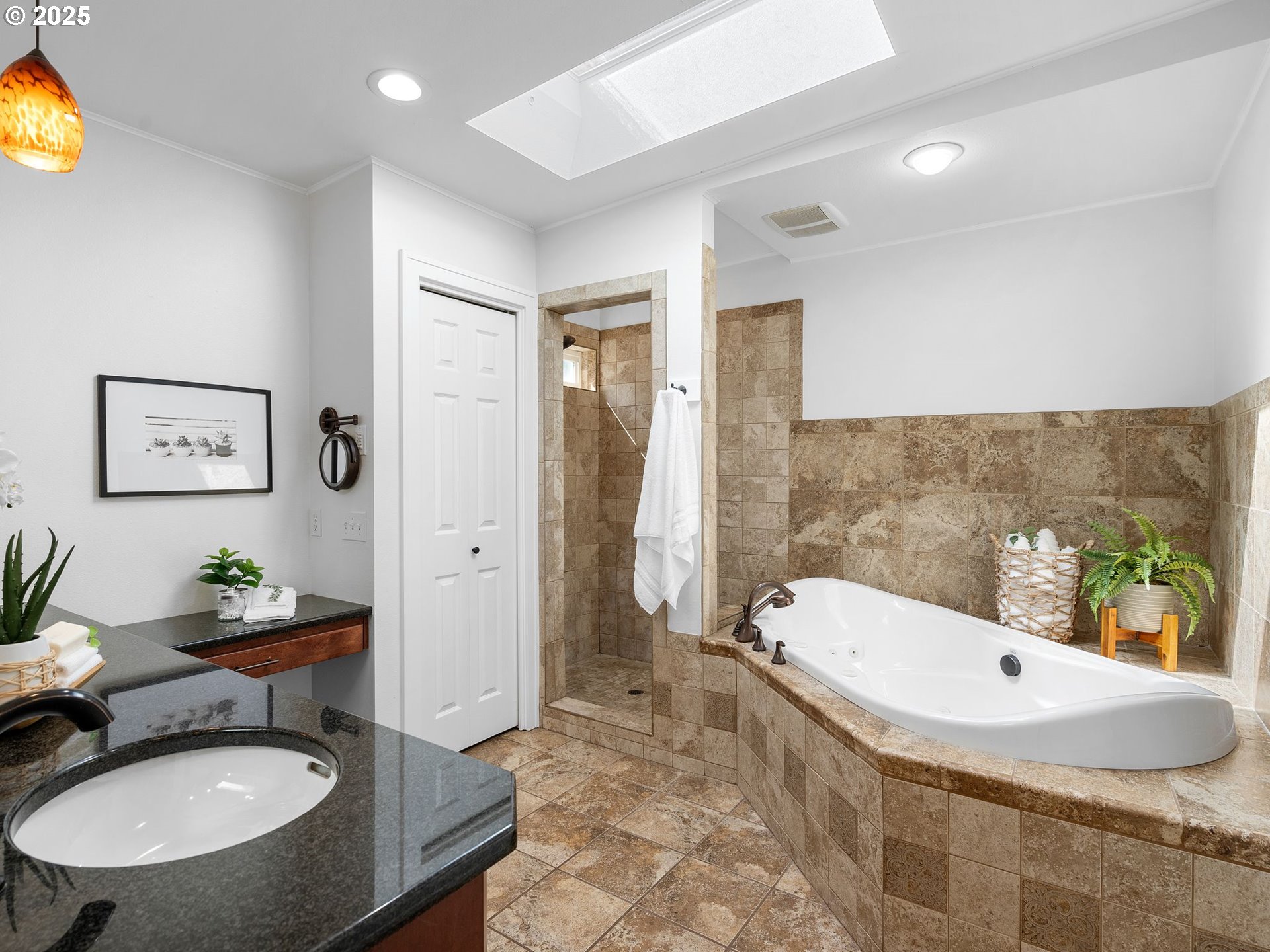 8920 Southwest 9th Drive Portland, OR 97219 - Photo 29 of 44 Owner's Suite Bathroom