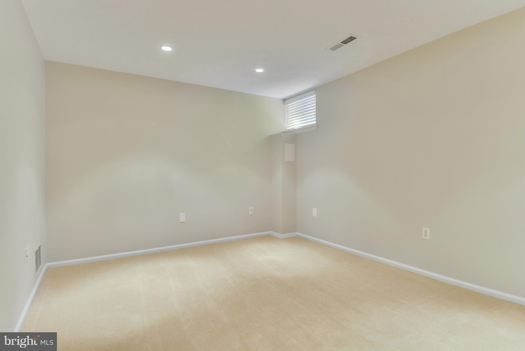 2032 Derby Ridge Lane, Unit 32 Silver Spring, MD 20910 - Photo 20 of 29 Family Room