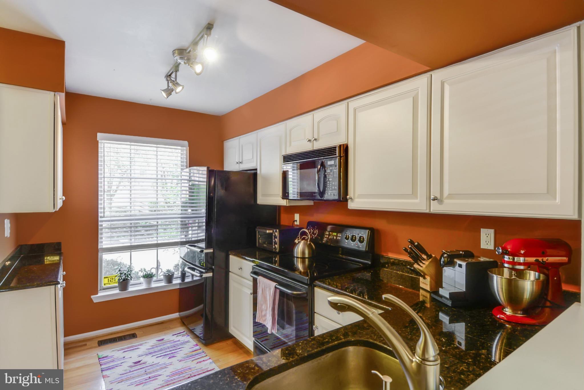 2032 Derby Ridge Lane, Unit 32 Silver Spring, MD 20910 - Photo 5 of 29 Kitchen