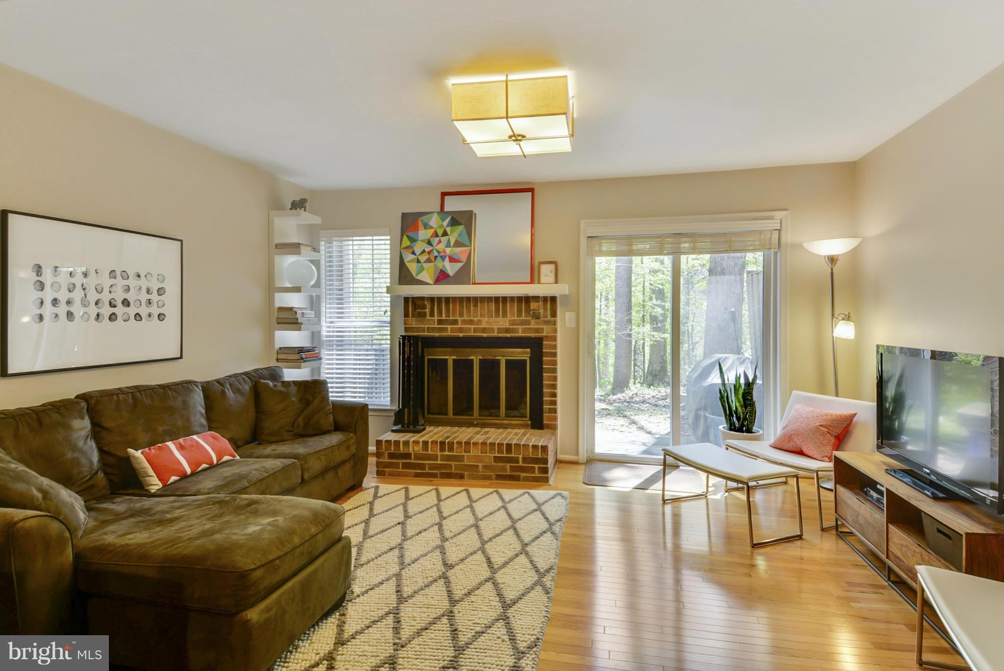 2032 Derby Ridge Lane, Unit 32 Silver Spring, MD 20910 - Photo 7 of 29 Living Room