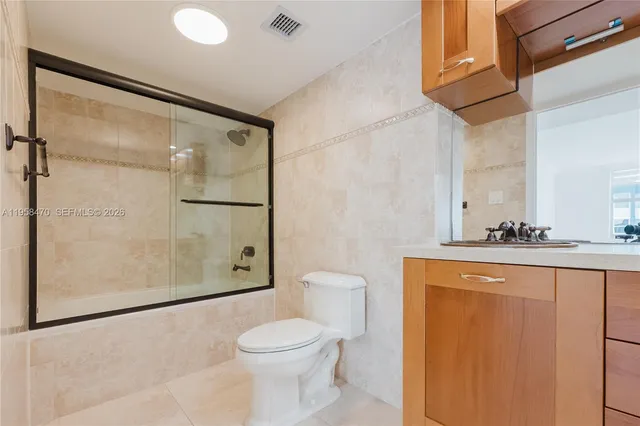 $2,300 | 16565 Northeast 26th Avenue, Unit 5I, North Miami Beach, FL 33160