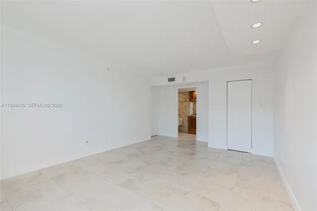 $2,300 | 16565 Northeast 26th Avenue, Unit 5I, North Miami Beach, FL 33160