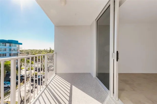 $2,300 | 16565 Northeast 26th Avenue, Unit 5I, North Miami Beach, FL 33160
