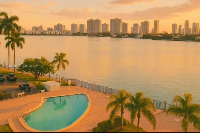 $2,300 | 16565 Northeast 26th Avenue, Unit 5I, North Miami Beach, FL 33160