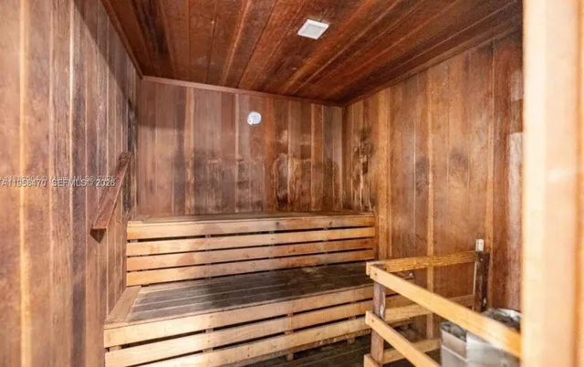 $2,300 | 16565 Northeast 26th Avenue, Unit 5I, North Miami Beach, FL 33160