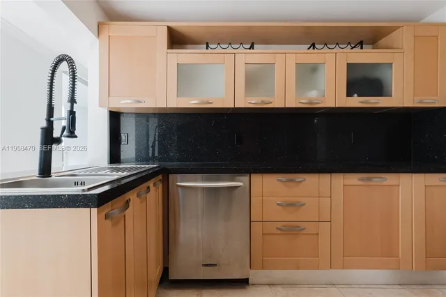 $2,300 | 16565 Northeast 26th Avenue, Unit 5I, North Miami Beach, FL 33160