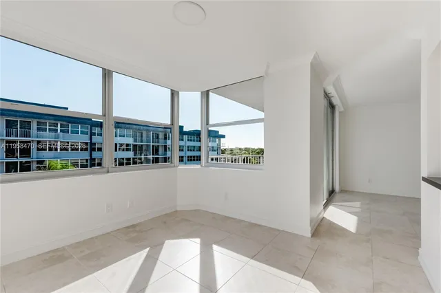 $2,300 | 16565 Northeast 26th Avenue, Unit 5I, North Miami Beach, FL 33160