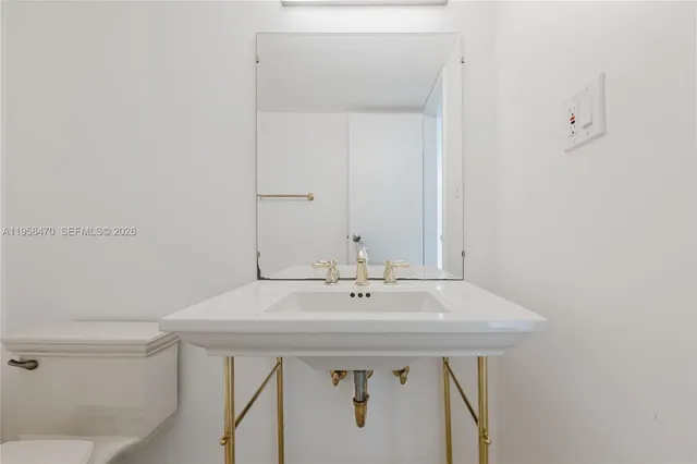 $2,300 | 16565 Northeast 26th Avenue, Unit 5I, North Miami Beach, FL 33160