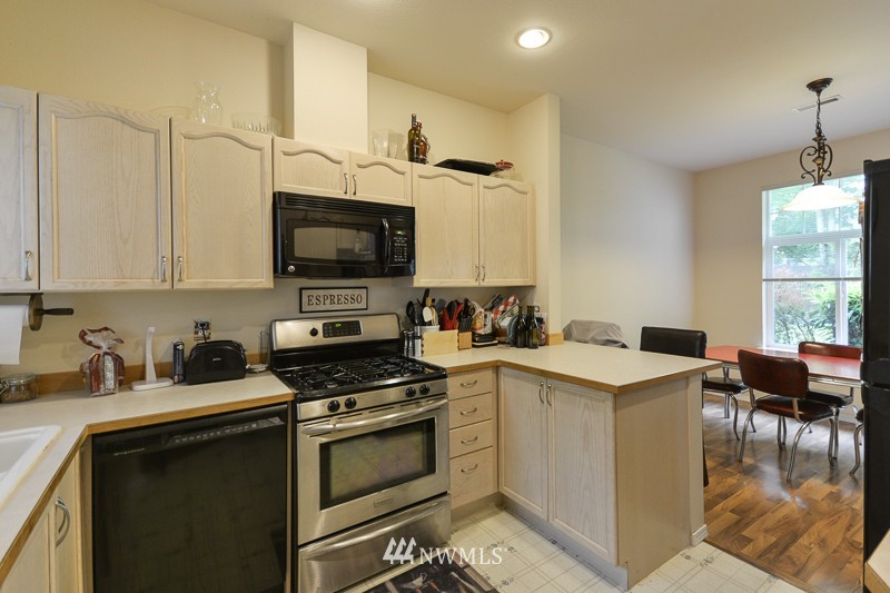 22605 4th Avenue West, Unit 104 Bothell, WA 98021 - Photo 3 of 13