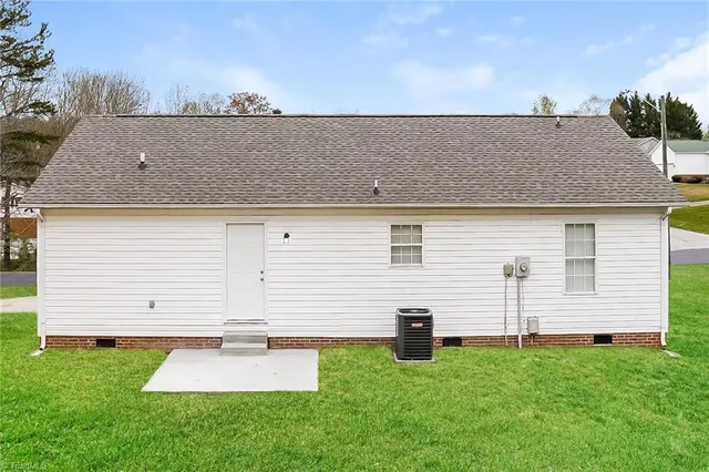$1,710 | 114 Chriswood Avenue, Thomasville, NC 27360