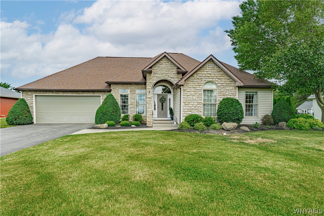 4899 Beach Ridge Road Pendleton, NY 14094 - Photo 1 of 48