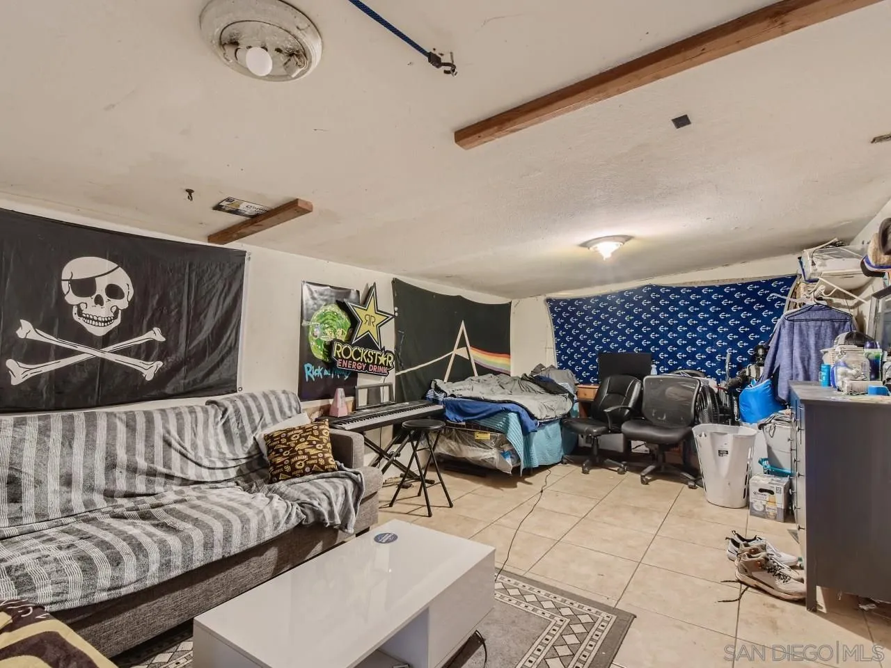 1401 9th Street Imperial Beach, CA 91932 - Photo 19 of 26 a living room with furniture