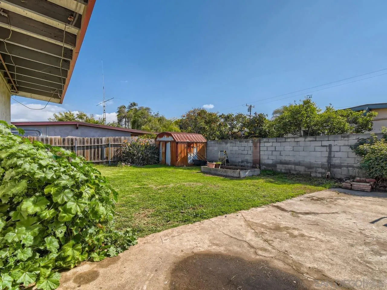 1401 9th Street Imperial Beach, CA 91932 - Photo 20 of 26 a view of a back yard