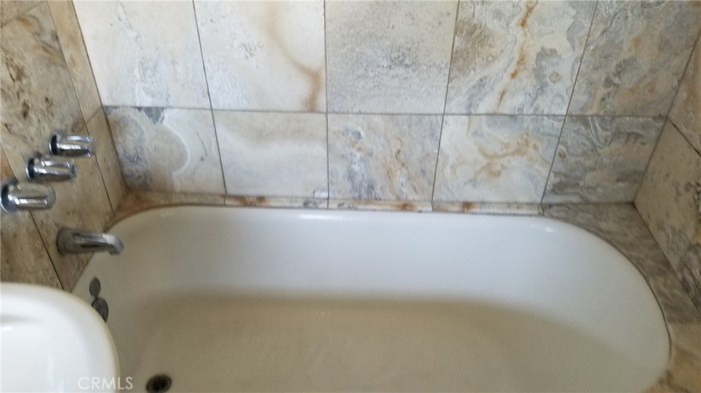 1050 East Hellman Street Long Beach, CA 90813 - Photo 17 of 17 Bathroom