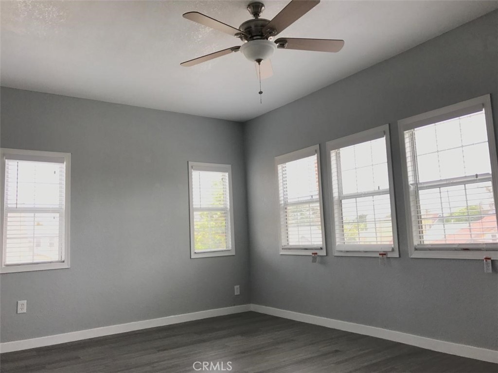 1050 East Hellman Street Long Beach, CA 90813 - Photo 4 of 17 Living Room