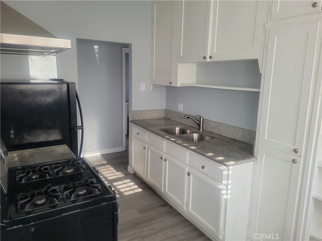 1050 East Hellman Street Long Beach, CA 90813 - Photo 6 of 17 Kitchen