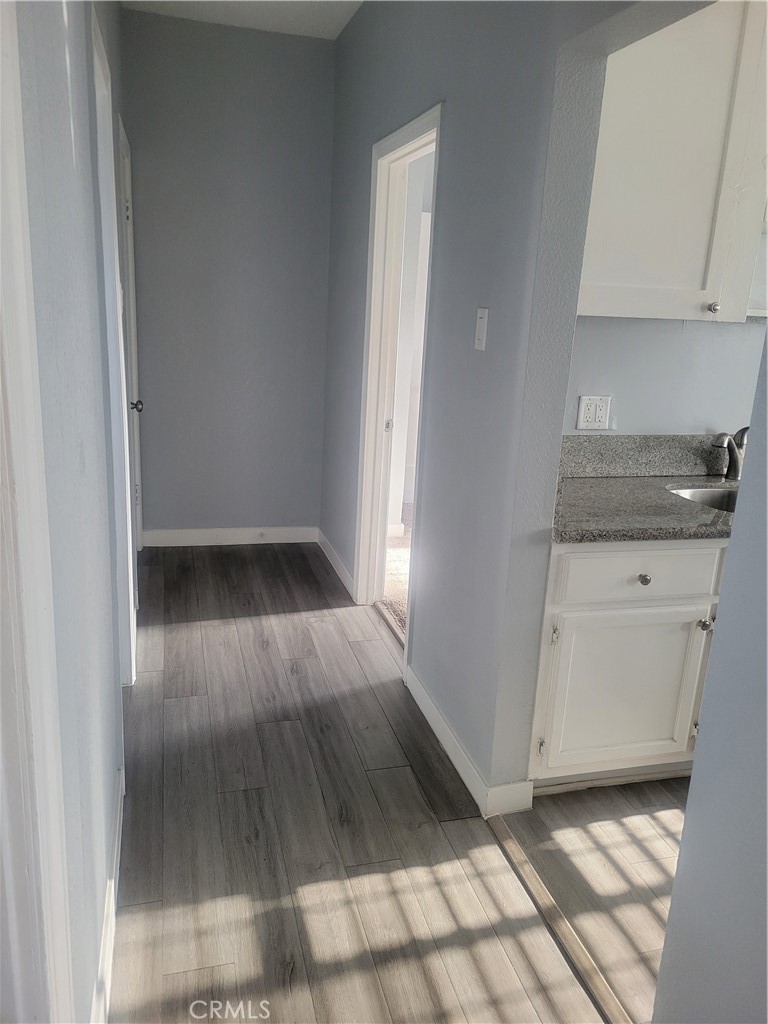 1050 East Hellman Street Long Beach, CA 90813 - Photo 9 of 17 Hallway