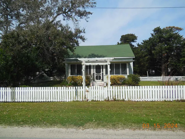 $699,000 | 164 Lighthouse Road, Unit 1, Ocracoke, NC 27960