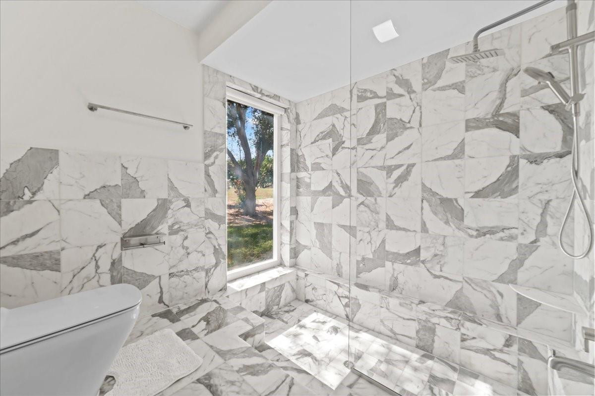 8600 Gatehouse Road Plantation, FL 33324 - Photo 21 of 27 a bathroom with a shower curtain