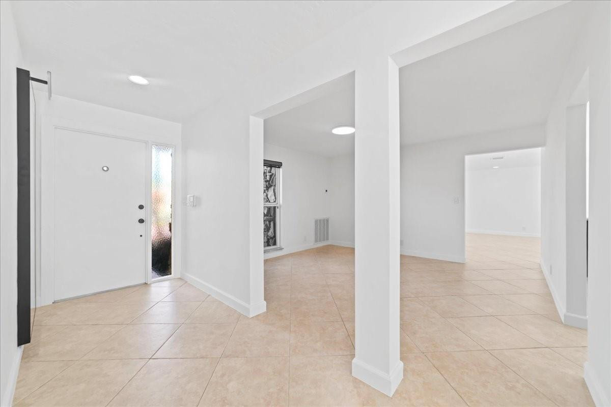 8600 Gatehouse Road Plantation, FL 33324 - Photo 5 of 27 a view of an empty room