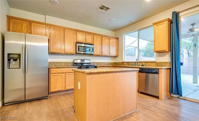 $2,195 | 6044 Fair Valley Street, Las Vegas, NV 89148