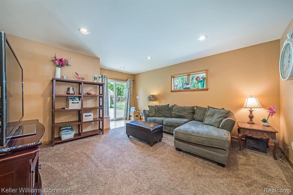 4003 Kent Road Royal Oak, MI 48073 - Photo 18 of 34