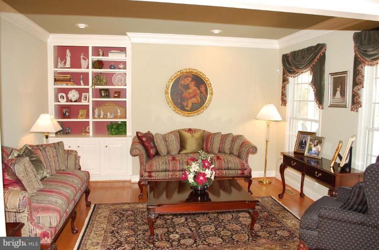 11838 Simpson Road Clarksville, MD 21029 - Photo 11 of 30 Living Room