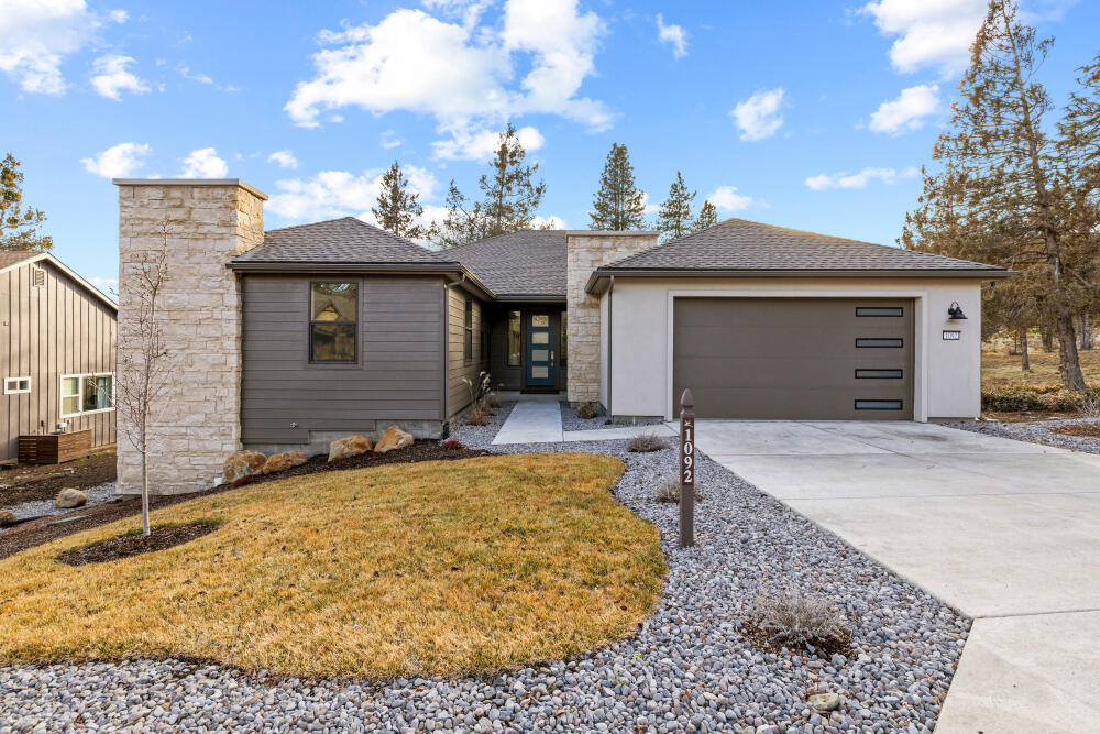 1092 Timber Ridge Loop Klamath Falls, OR 97601 - Photo 3 of 79