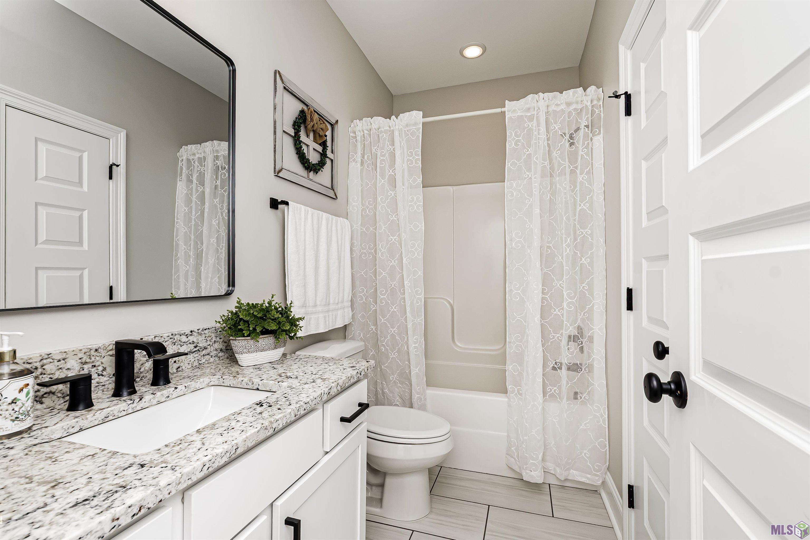 38327 Cornerview Road Gonzales, LA 70737 - Photo 25 of 43 Full Bathroom