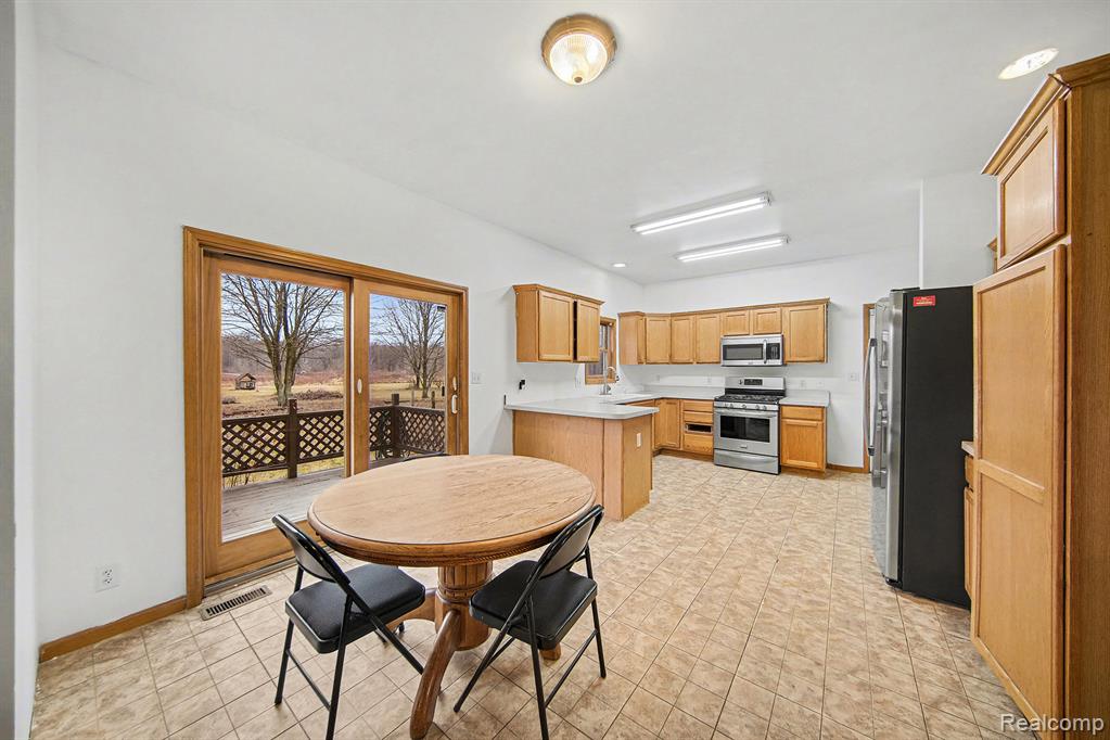 23780 Carleton West Road Belleville, MI 48111 - Photo 10 of 35 Gallery Image 10