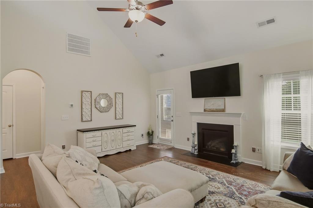 4558 Jasper Ridge Drive Clemmons, NC 27012 - Photo 4 of 31 Gallery Image 4