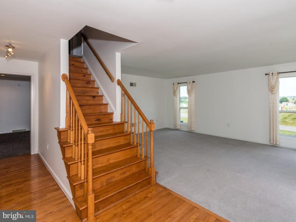 20 Longenecker Road Lititz, PA 17543 - Photo 4 of 26
