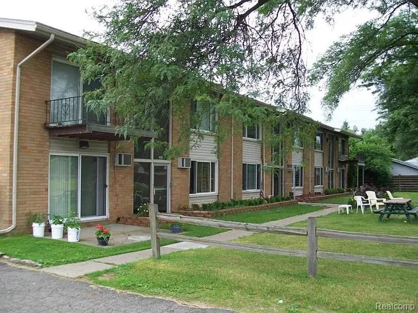 $925 | 1490 Nancywood Drive, Unit 12, Waterford, MI 48327