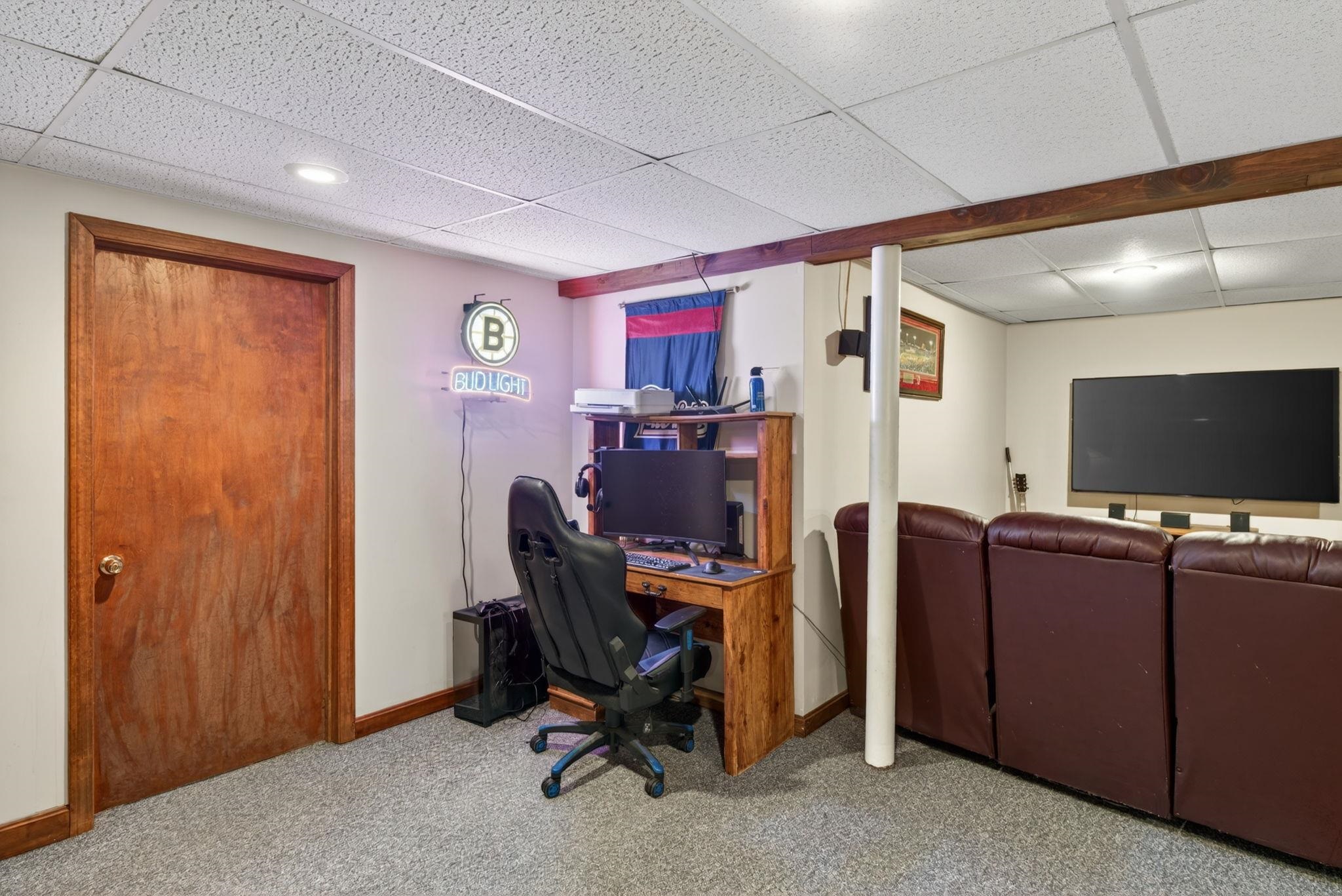 16 Berkeley Street Pelham, NH 03076 - Photo 38 of 50