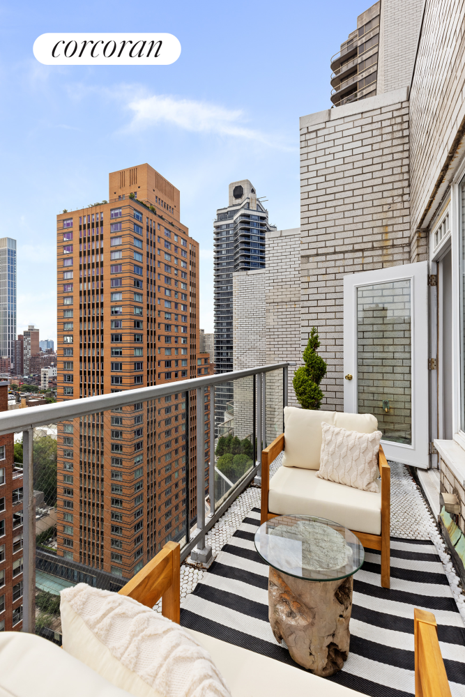 175 East 62nd Street, Unit PHA Manhattan, NY 10065 - Photo 3 of 17 a balcony with city view