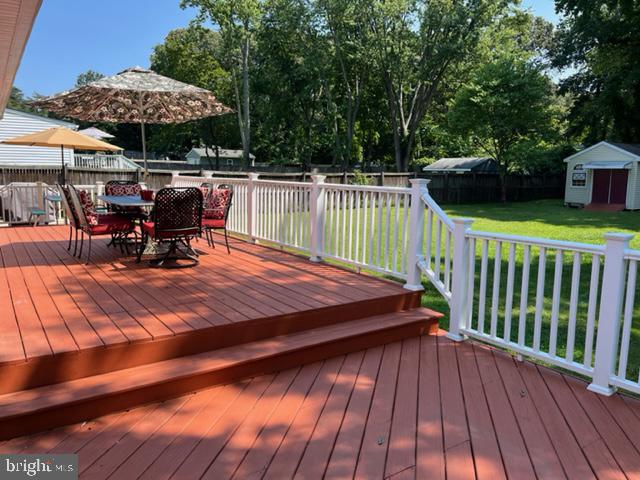 147 Magothy Beach Road Pasadena, MD 21122 - Photo 30 of 42 Large Rear Deck