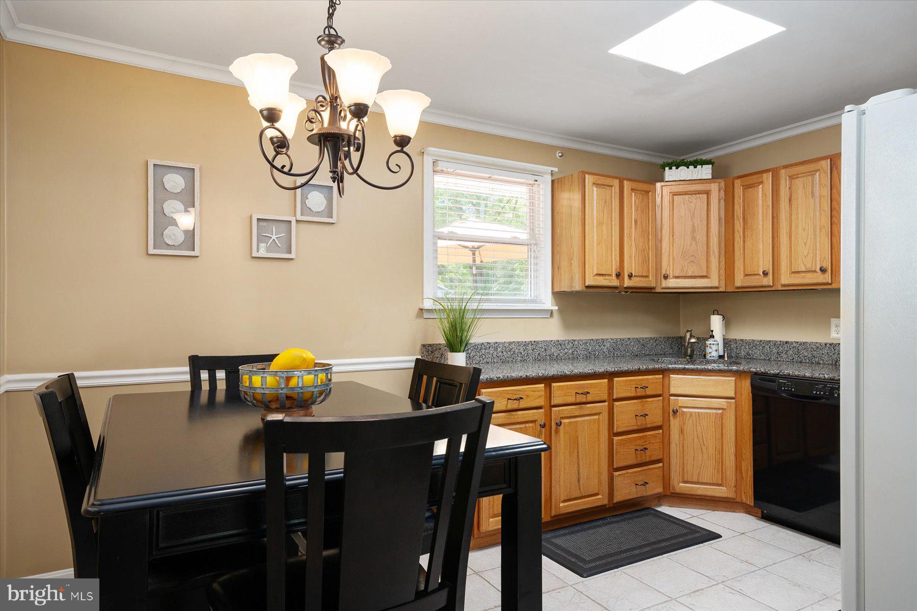 147 Magothy Beach Road Pasadena, MD 21122 - Photo 8 of 42 Eat-In Kitchen