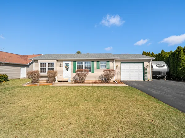 a view of a house with backyard and pool
