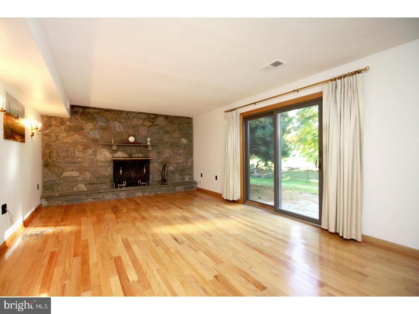 700 West Rolling Road Springfield, PA 19064 - Photo 22 of 25 Family Room