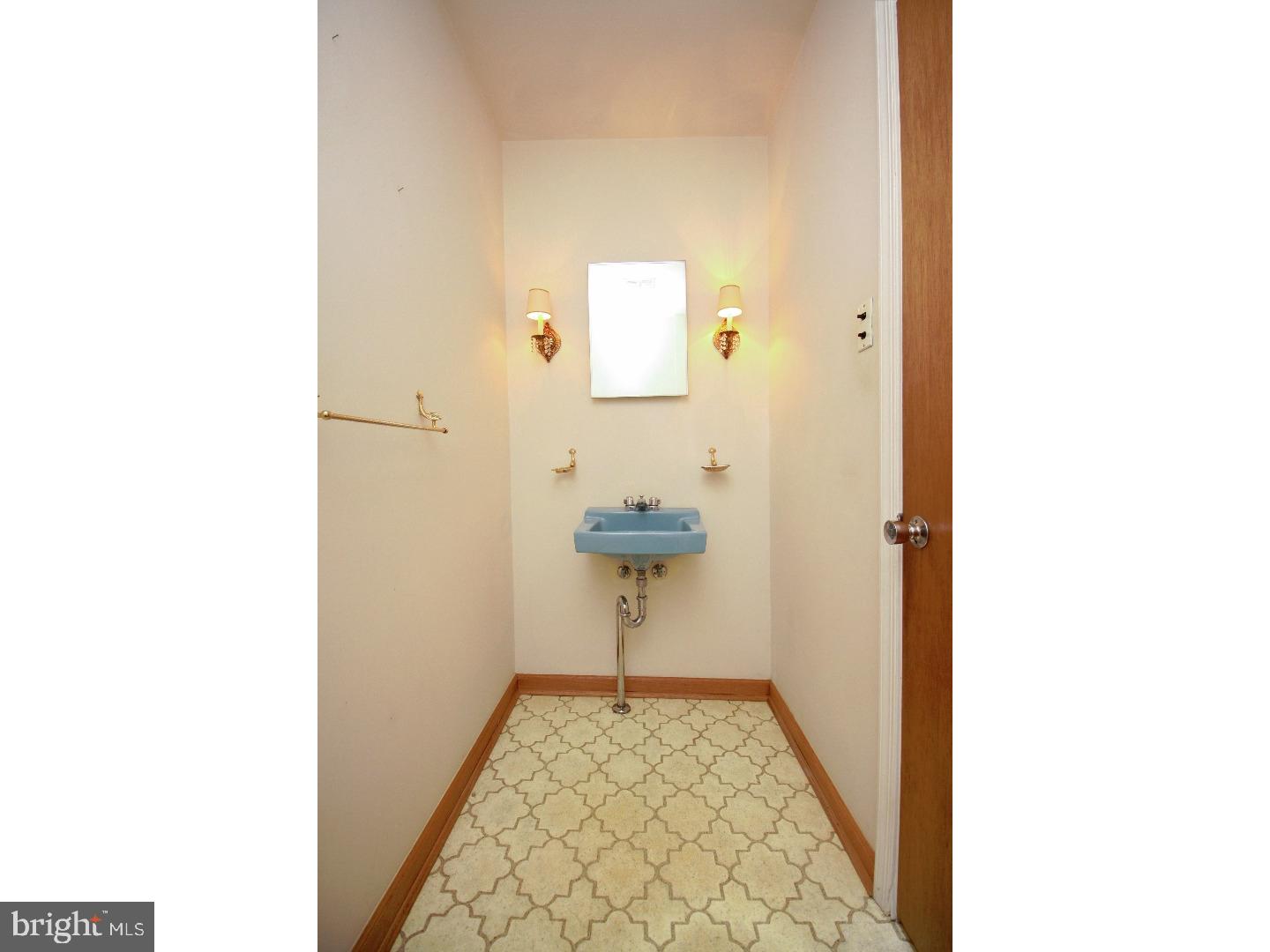700 West Rolling Road Springfield, PA 19064 - Photo 23 of 25 Half Bath