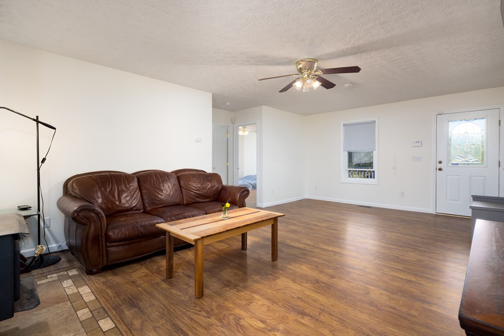 2478 Pine Lake Road West Point, GA 31833 - Photo 38 of 70 Living Room