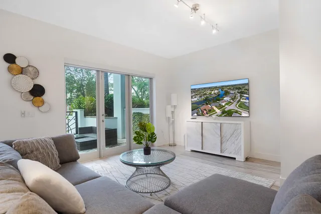 $2,195,000 | 155 East Boca Raton Road, Unit TH3, Boca Raton, FL 33432