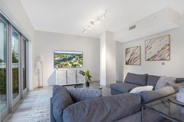 $2,195,000 | 155 East Boca Raton Road, Unit TH3, Boca Raton, FL 33432