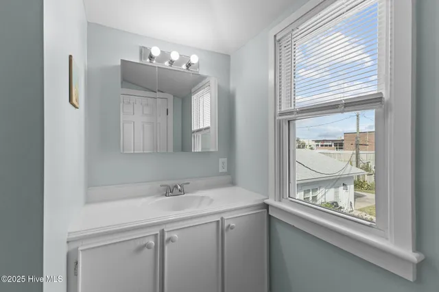 $2,250 | 1406 Evans Street, Unit B, Morehead City, NC 28557