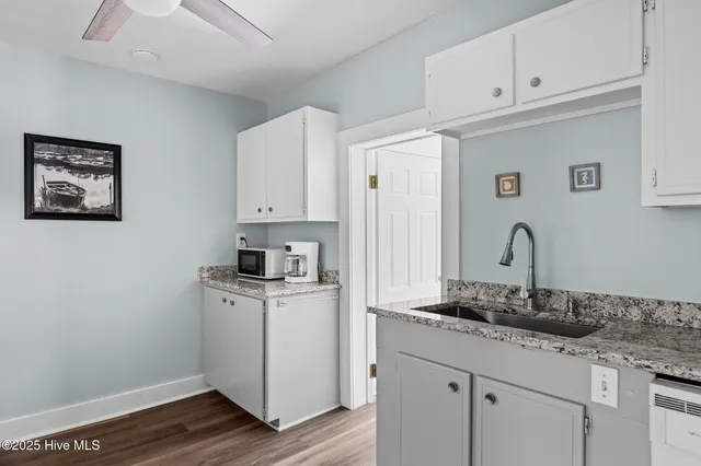 $2,250 | 1406 Evans Street, Unit B, Morehead City, NC 28557